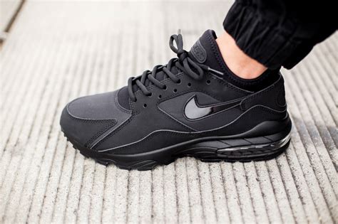 nike triple black air max bolt